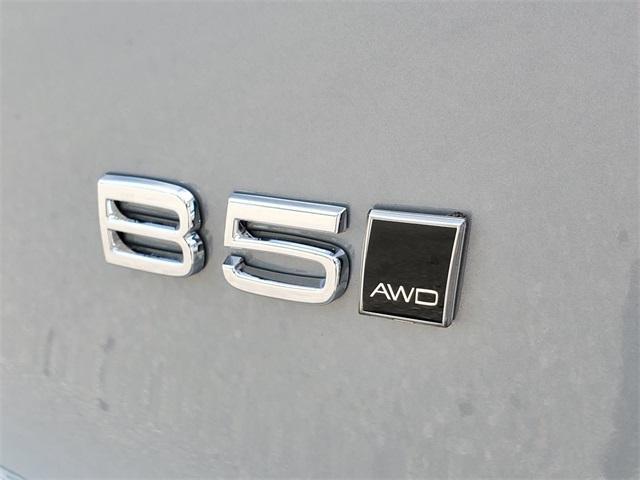 new 2025 Volvo XC40 car, priced at $44,035