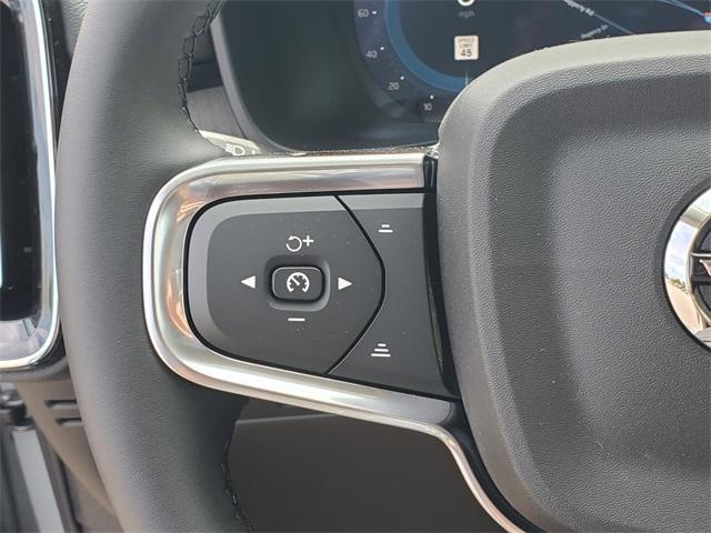 new 2025 Volvo XC40 car, priced at $44,035