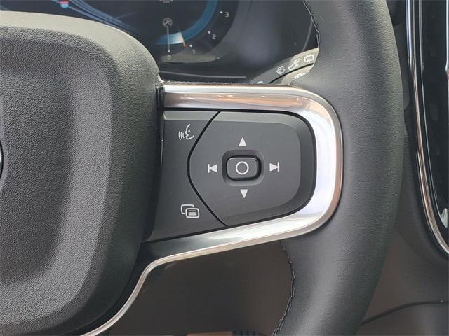 new 2025 Volvo XC40 car, priced at $44,035
