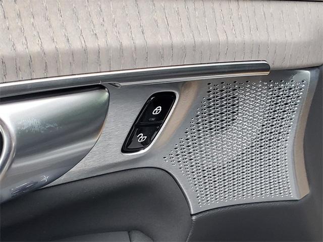 new 2025 Volvo XC90 car, priced at $75,695