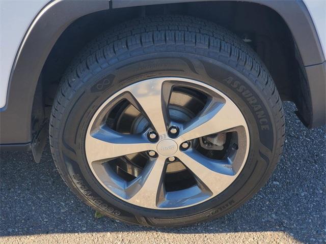 used 2019 Jeep Cherokee car, priced at $14,450