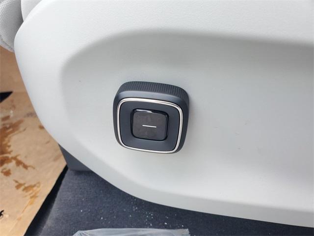 new 2025 Volvo EX90 car, priced at $84,640