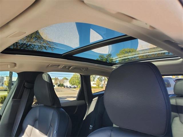 used 2023 Volvo XC60 Recharge Plug-In Hybrid car, priced at $40,400