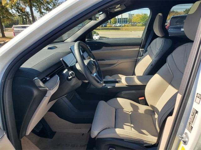 new 2025 Volvo EX90 car, priced at $88,270