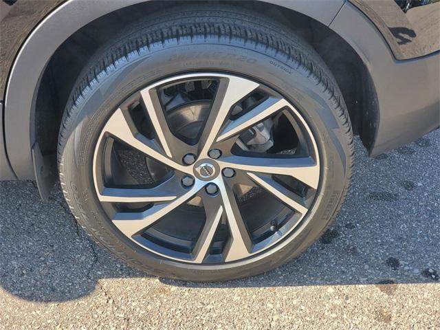 used 2021 Volvo XC40 car, priced at $29,081
