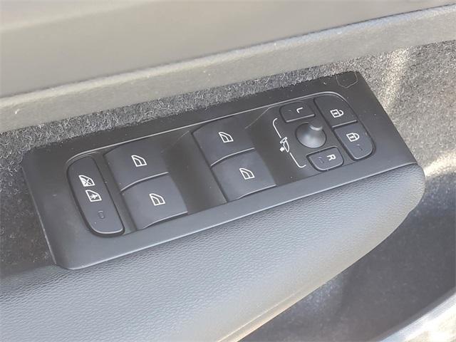 used 2021 Volvo XC40 car, priced at $29,081