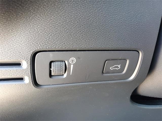 used 2021 Volvo XC40 car, priced at $29,081