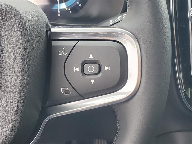new 2025 Volvo XC40 car, priced at $45,345
