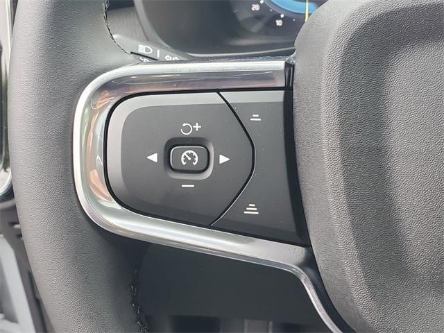 new 2025 Volvo XC40 car, priced at $45,345