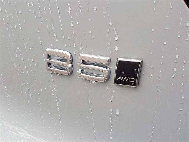new 2025 Volvo XC40 car, priced at $45,345