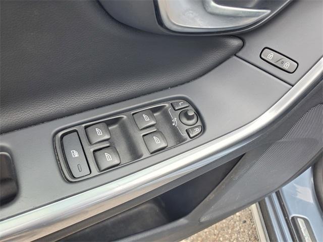 used 2018 Volvo V60 Cross Country car, priced at $16,319