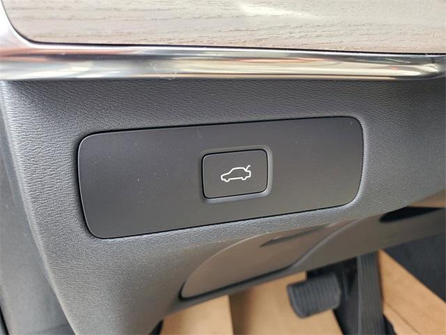 new 2025 Volvo XC90 car, priced at $68,155