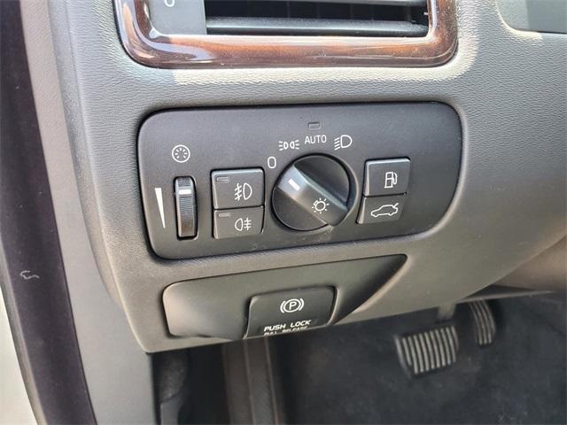 used 2013 Volvo XC70 car, priced at $8,000