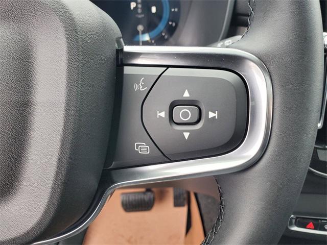new 2025 Volvo XC40 car, priced at $44,035