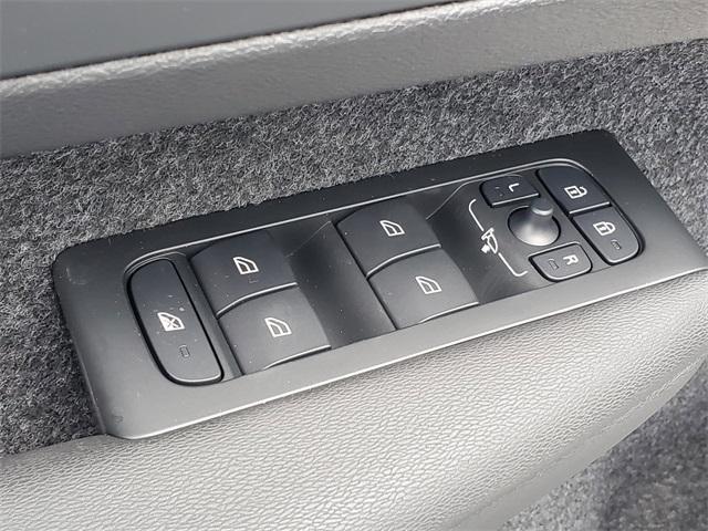 new 2025 Volvo XC40 car, priced at $44,035