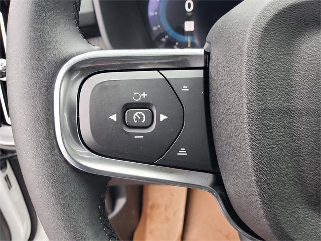 new 2025 Volvo XC40 car, priced at $44,035