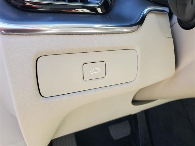 new 2025 Volvo XC60 car, priced at $45,071