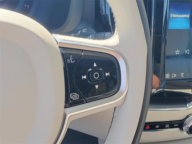 new 2025 Volvo XC60 car, priced at $45,071