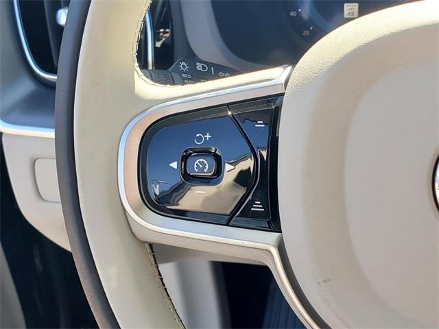 new 2025 Volvo XC60 car, priced at $45,071