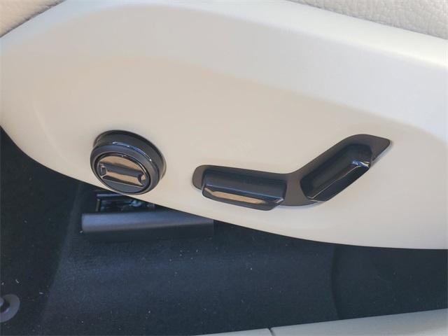 new 2025 Volvo XC60 car, priced at $45,071