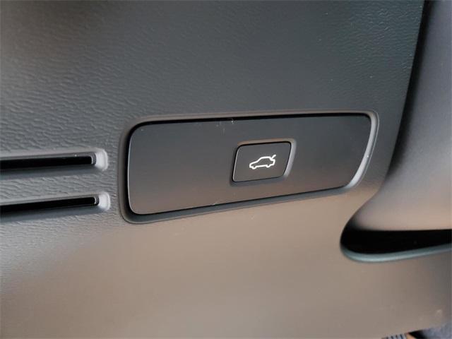 new 2025 Volvo XC40 car, priced at $47,790