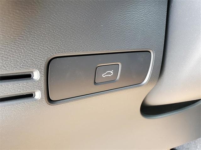 new 2025 Volvo XC40 car, priced at $46,335