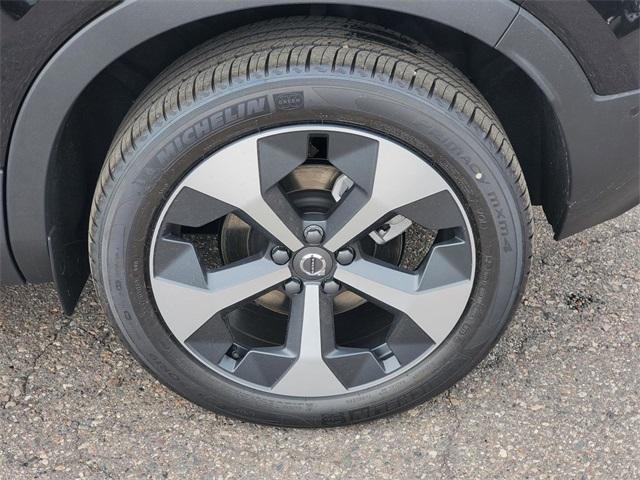 new 2025 Volvo XC40 car, priced at $46,335
