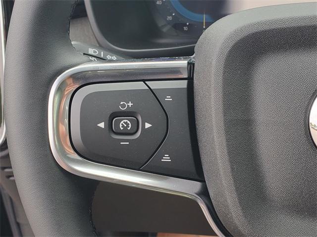 new 2025 Volvo XC40 car, priced at $46,335