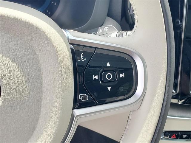 new 2025 Volvo XC60 car, priced at $55,360