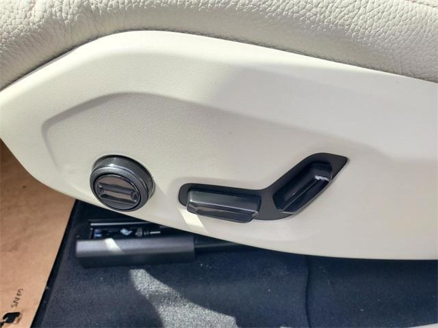 new 2025 Volvo XC60 car, priced at $55,360