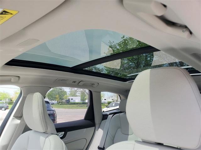 new 2025 Volvo XC60 car, priced at $55,360