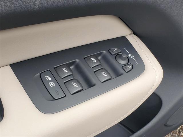 new 2026 Volvo XC60 car, priced at $59,600