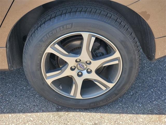 used 2015 Volvo XC60 car, priced at $11,500