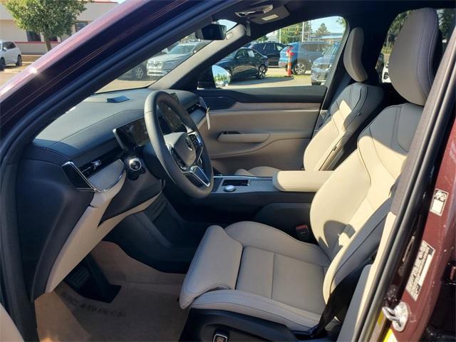 new 2025 Volvo EX90 car, priced at $78,370