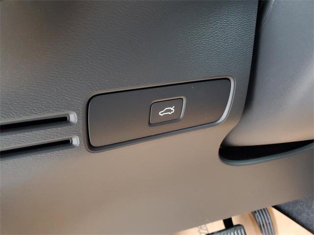 new 2025 Volvo XC40 car, priced at $44,465
