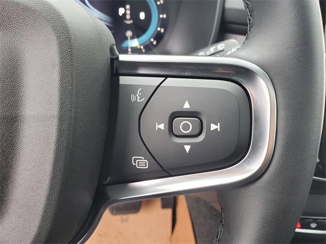 new 2025 Volvo XC40 car, priced at $44,465
