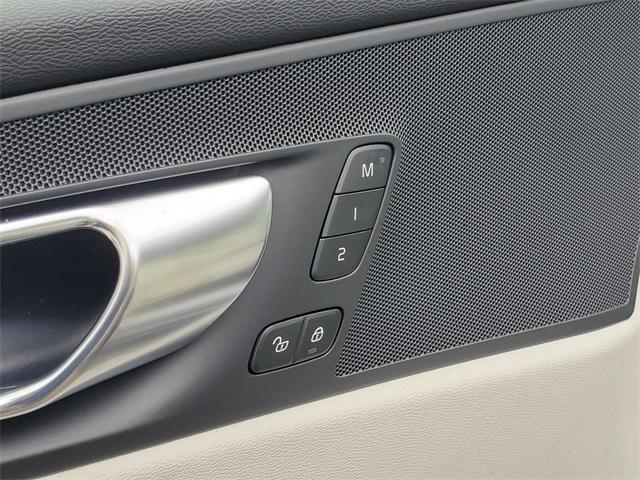 new 2025 Volvo XC60 car, priced at $55,360