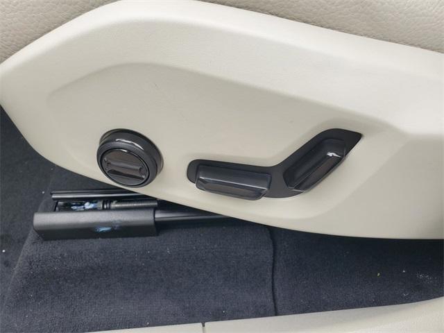 new 2025 Volvo XC60 car, priced at $55,360