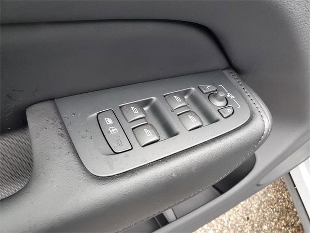 new 2025 Volvo XC60 Plug-In Hybrid car, priced at $66,235