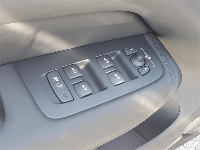 new 2026 Volvo XC60 car, priced at $61,060
