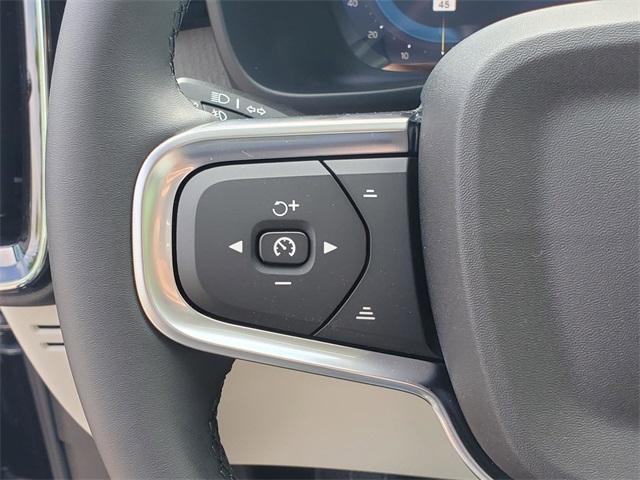 new 2025 Volvo XC40 car, priced at $49,145