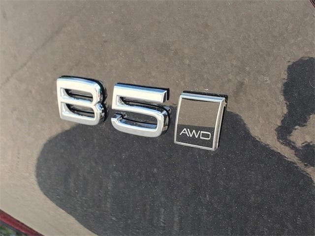 new 2025 Volvo XC40 car, priced at $49,145