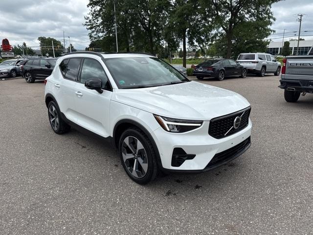 used 2023 Volvo XC40 car, priced at $35,867