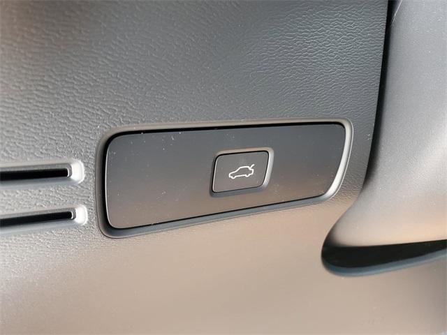 new 2025 Volvo XC40 car, priced at $50,235