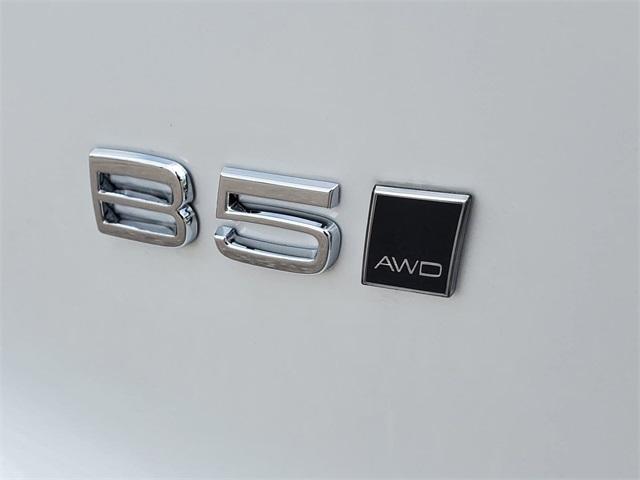 new 2025 Volvo XC40 car, priced at $50,235
