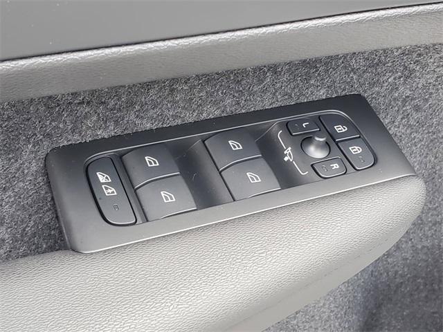 new 2025 Volvo XC40 car, priced at $50,235