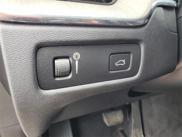 used 2022 Volvo XC60 car, priced at $41,789