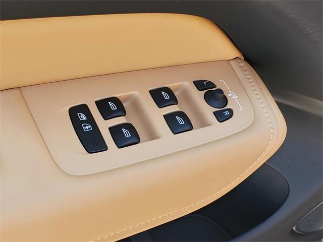 new 2025 Volvo XC60 car, priced at $60,660