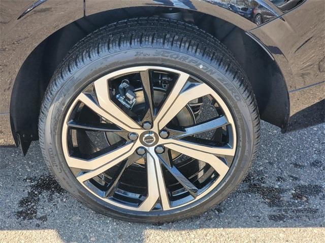 new 2025 Volvo XC60 car, priced at $60,660
