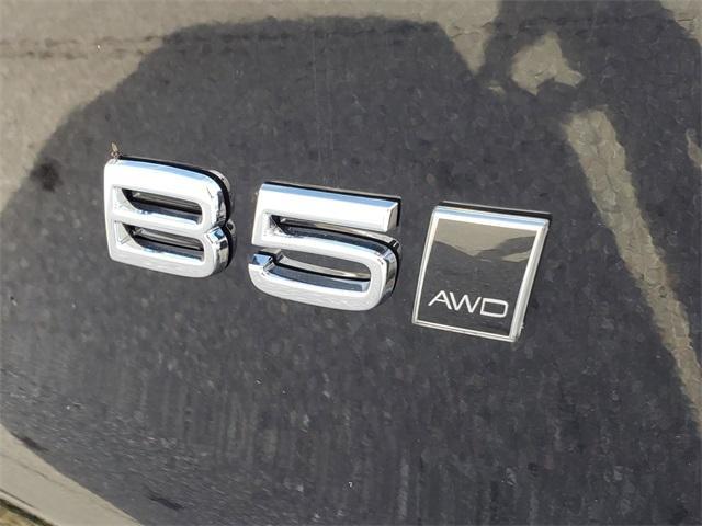 new 2025 Volvo XC40 car, priced at $50,235